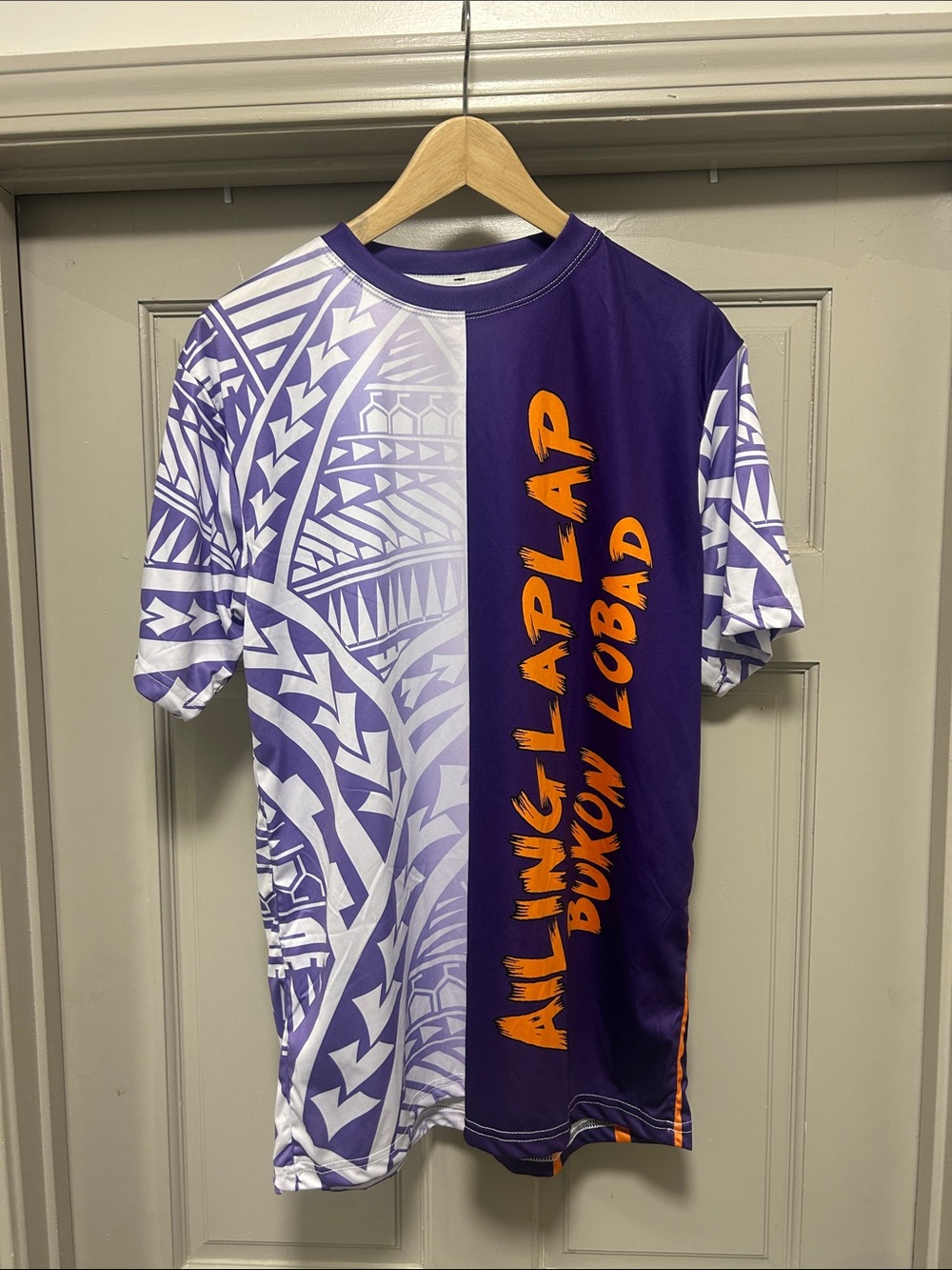 Ailing Lāplap Burton Lobad Purple & White Graphic Tee